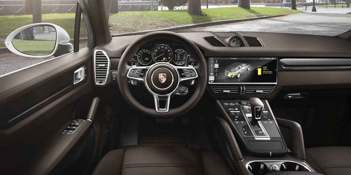 Новый Porsche Cayenne стал подключаемым гибридом