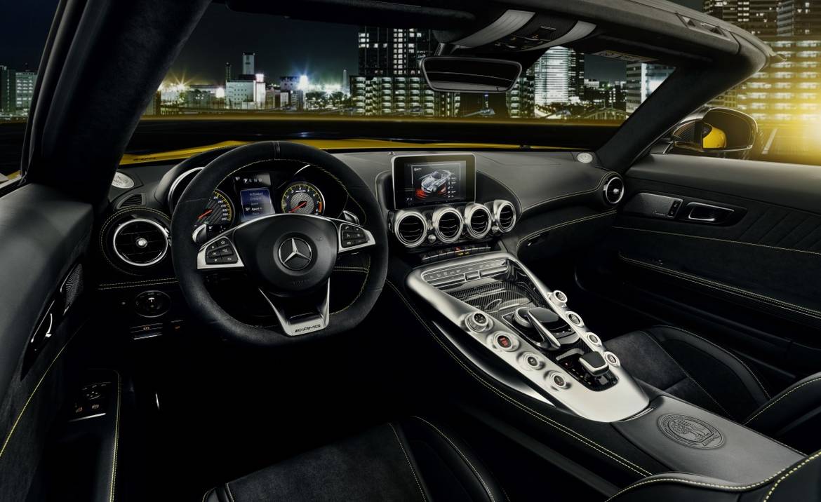 Mercedes представил новую версию AMG GT Roadster