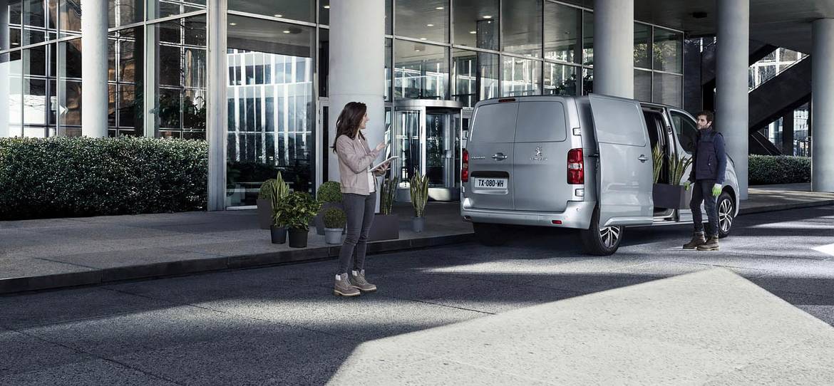 «Коммерческие модели — это основа нашей стратегии»: глава Peugeot Citroen и DS в России Александр Мигаль о ситуации на рынке