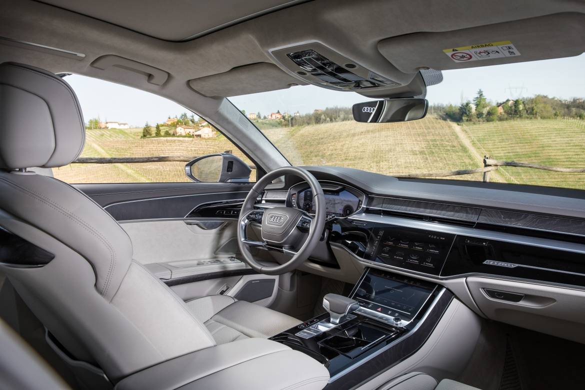 Встречаем новую Audi A8: премьерный тест немецкого флагмана