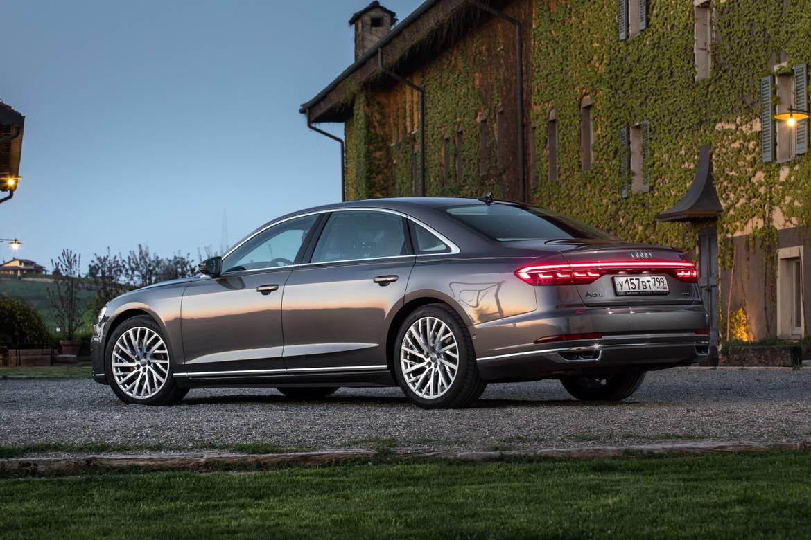 Встречаем новую Audi A8: премьерный тест немецкого флагмана