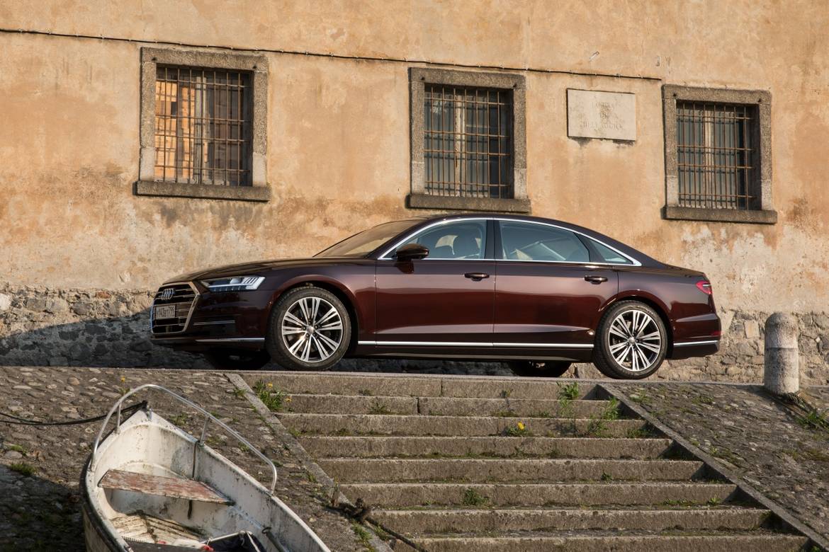 Встречаем новую Audi A8: премьерный тест немецкого флагмана