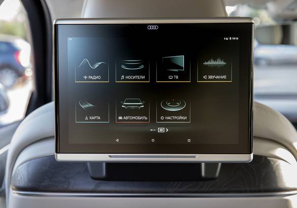 Встречаем новую Audi A8: премьерный тест немецкого флагмана