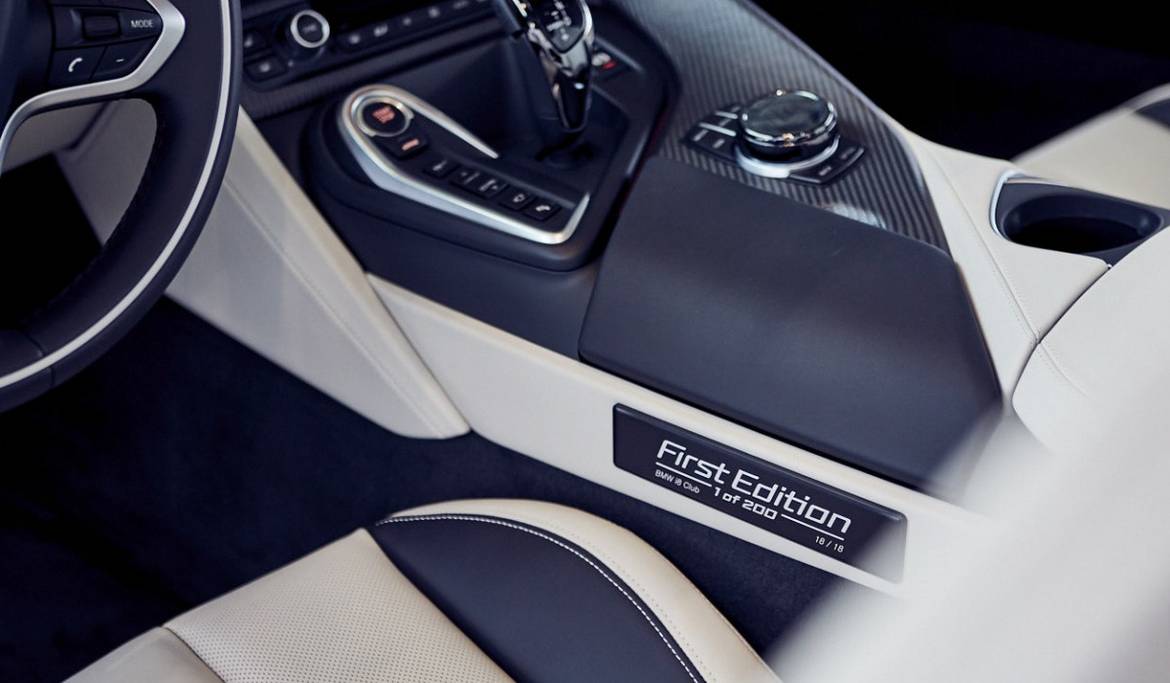 BMW выпустил первые 18 экземпляров i8 Roadster First Edition