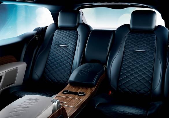 В Петербурге показали Range Rover SV Coupe