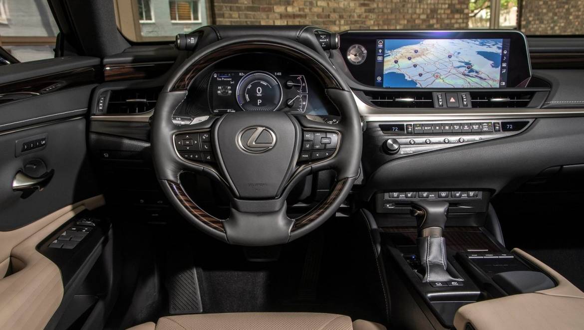 Lexus раскрыл дату появления нового ES в России