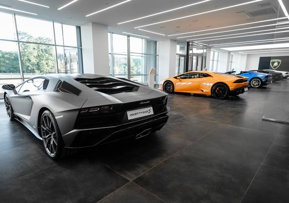Lamborghini продолжает открывать автосалоны в России