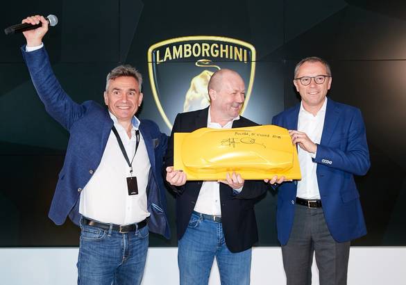Lamborghini продолжает открывать автосалоны в России