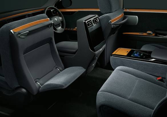 Toyota модернизировала представительский седан Century