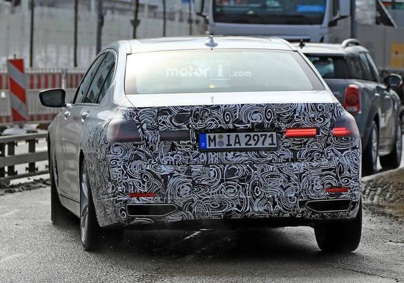 BMW готовит обновленную «семерку»