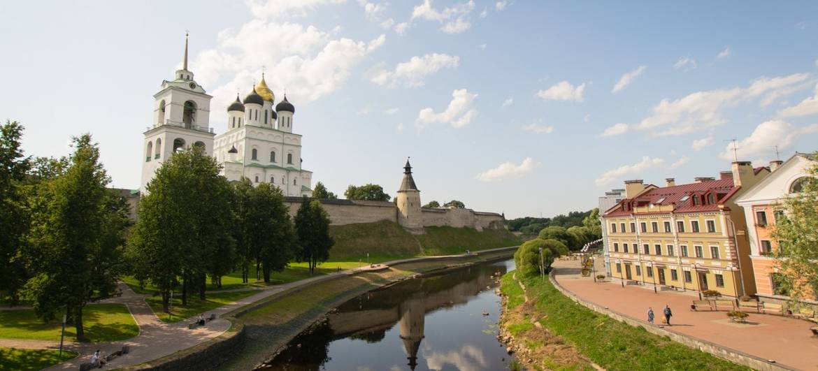 Путешествие из Петербурга в Москву... через Прибалтику: пять  столиц за пять дней на Lada Vesta Cross