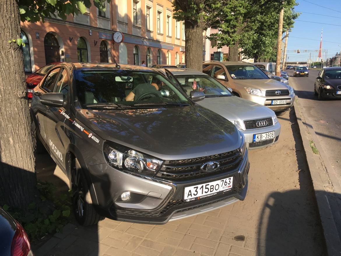 Путешествие из Петербурга в Москву... через Прибалтику: пять  столиц за пять дней на Lada Vesta Cross