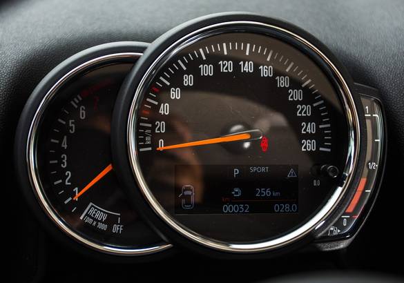 Тест-драйв Peugeot 3008 против Mini Cooper Countryman: мир спасает красота
