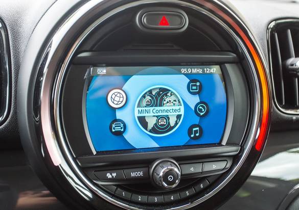 Тест-драйв Peugeot 3008 против Mini Cooper Countryman: мир спасает красота