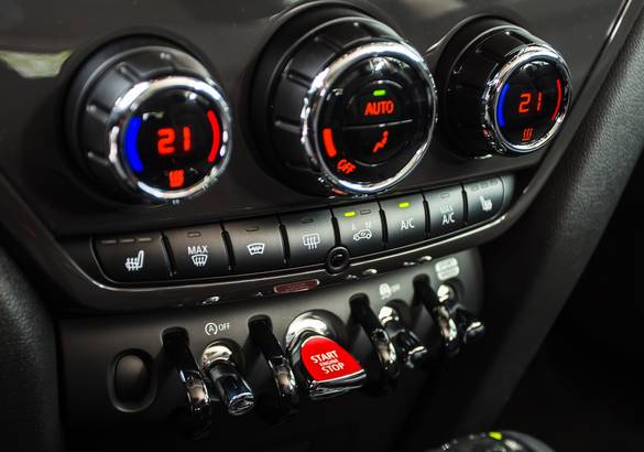 Тест-драйв Peugeot 3008 против Mini Cooper Countryman: мир спасает красота