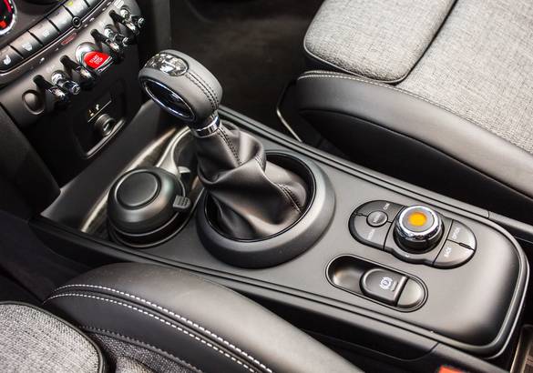 Тест-драйв Peugeot 3008 против Mini Cooper Countryman: мир спасает красота