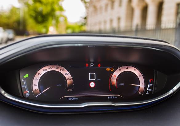Тест-драйв Peugeot 3008 против Mini Cooper Countryman: мир спасает красота