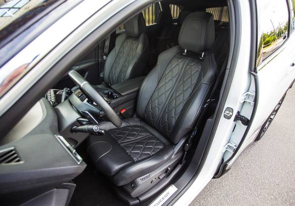 Тест-драйв Peugeot 3008 против Mini Cooper Countryman: мир спасает красота