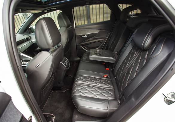 Тест-драйв Peugeot 3008 против Mini Cooper Countryman: мир спасает красота