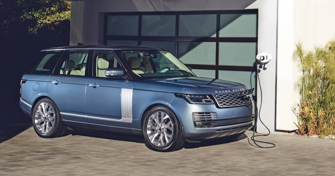 Range Rover обновился к новому модельному году