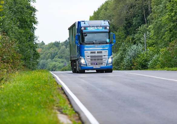 В Volvo Trucks назвали «Водителя года» в России