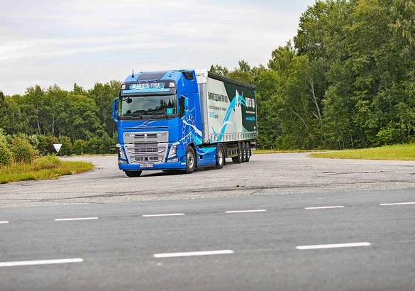 В Volvo Trucks назвали «Водителя года» в России