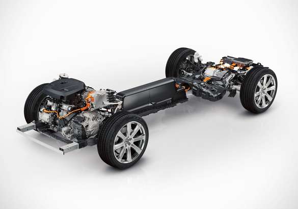 Гибридная версия Volvo XC90 доехала до России