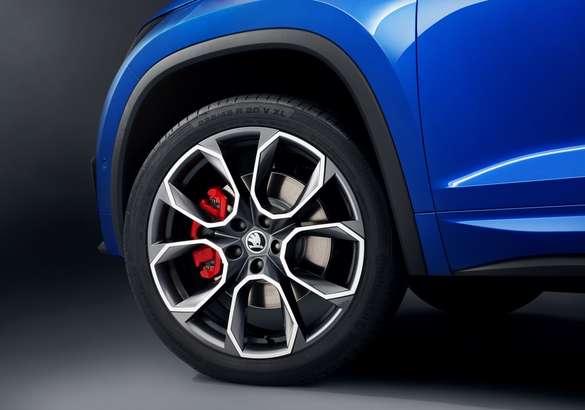 Skoda выложила новые тизеры Kodiaq RS