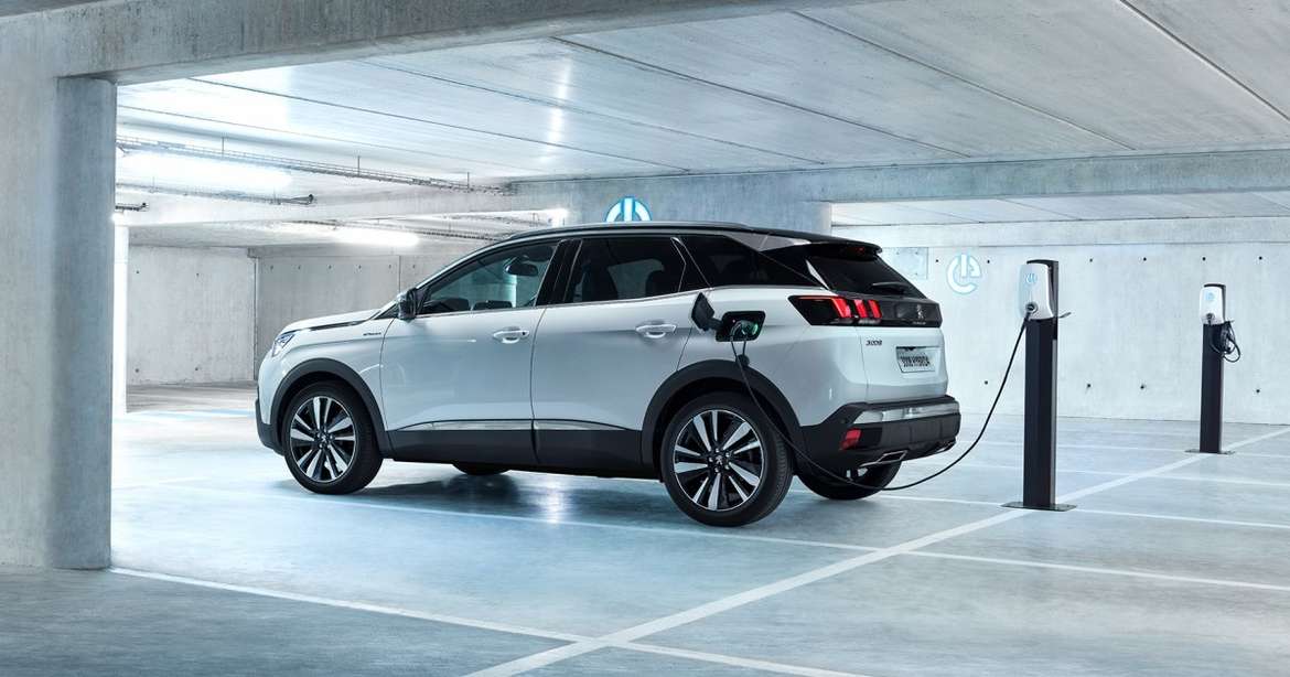 Peugeot представил гибридные версии моделей 3008 и 508
