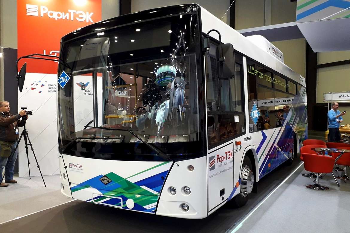 На Петербургском газовом форуме представлен новый автобус Lotos-105