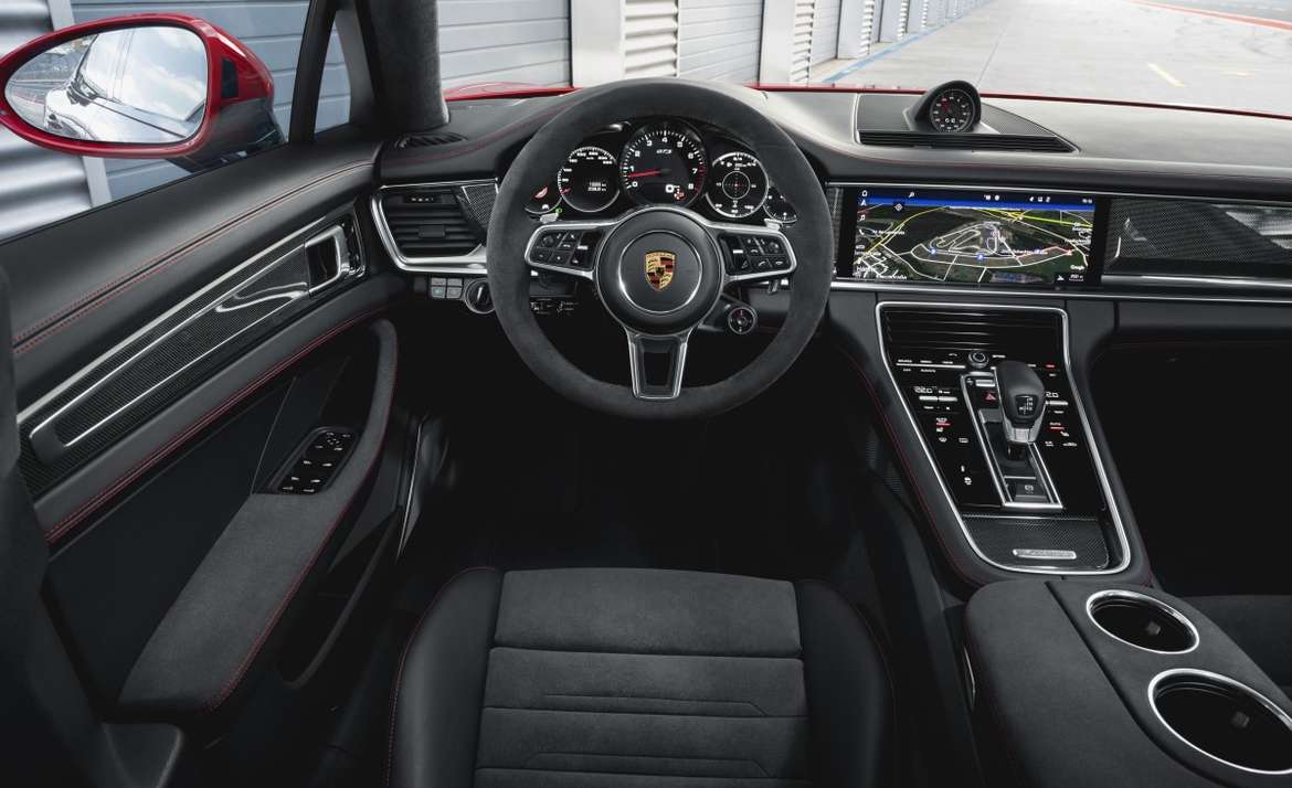 Новый Porsche Panamera получил версию GTS