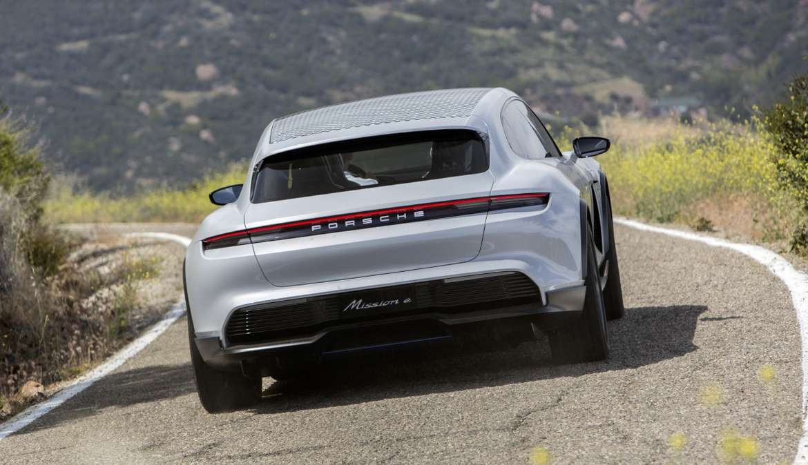 Porsche запустит концепт Mission E Cross Turismo в серийное производство