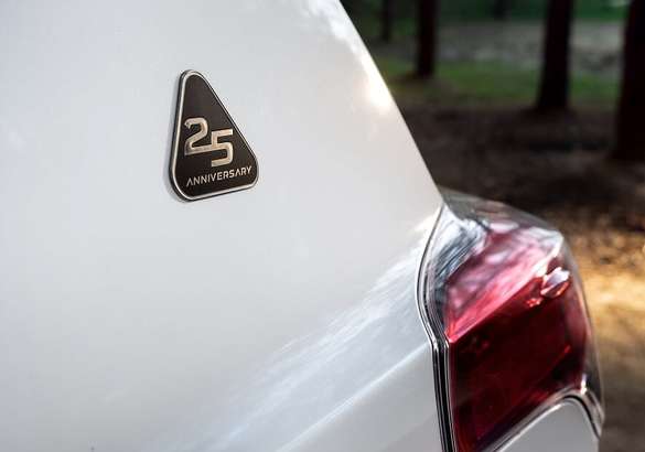 Кроссовер Toyota RAV4 получил юбилейную спецверсию