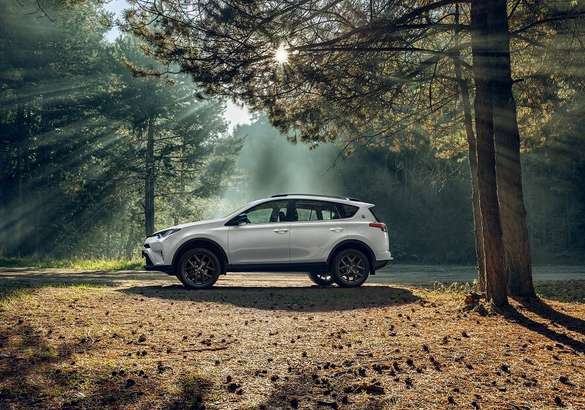 Кроссовер Toyota RAV4 получил юбилейную спецверсию