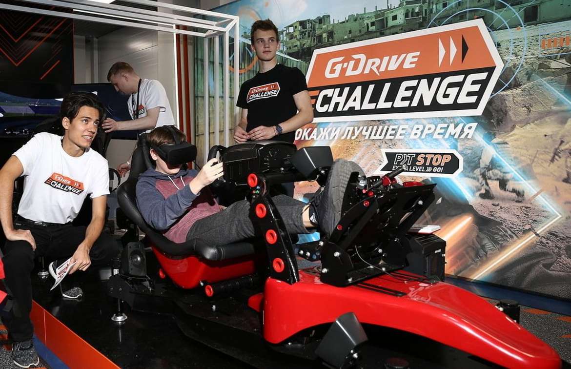 Пилот G-Drive Racing сразился с киберспортсменами