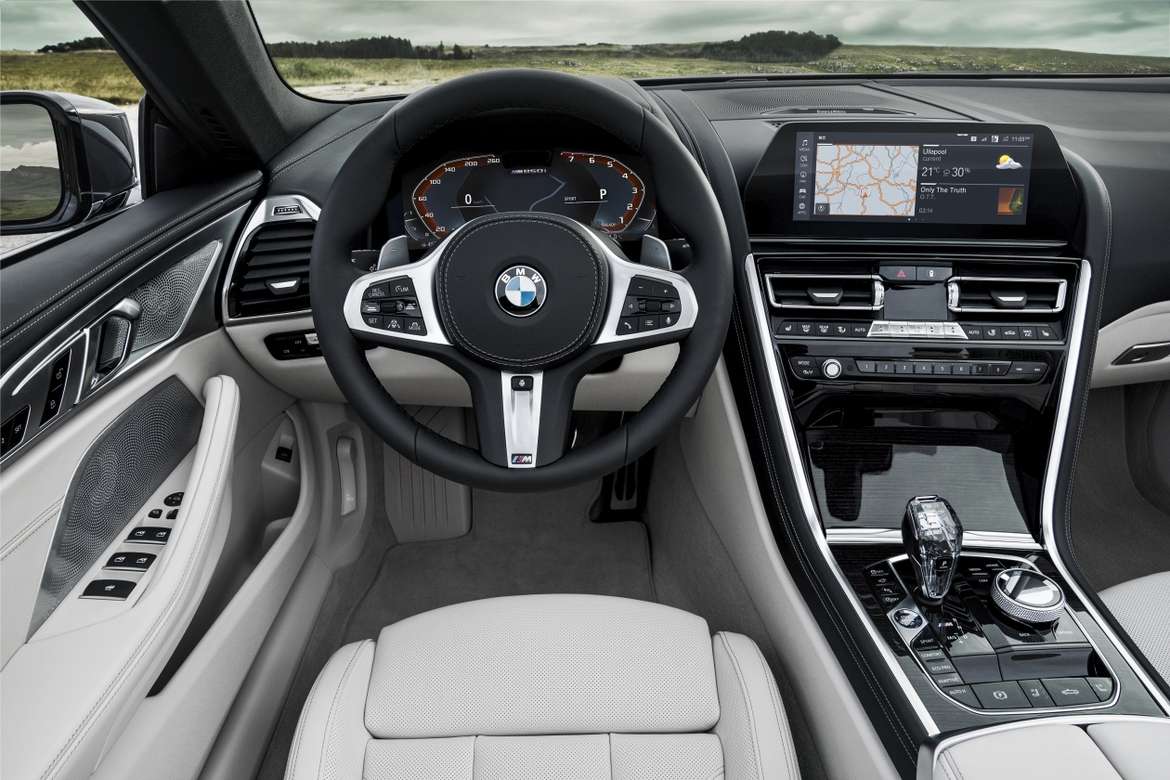 Кабриолет BMW 8 series получил рублевый ценник