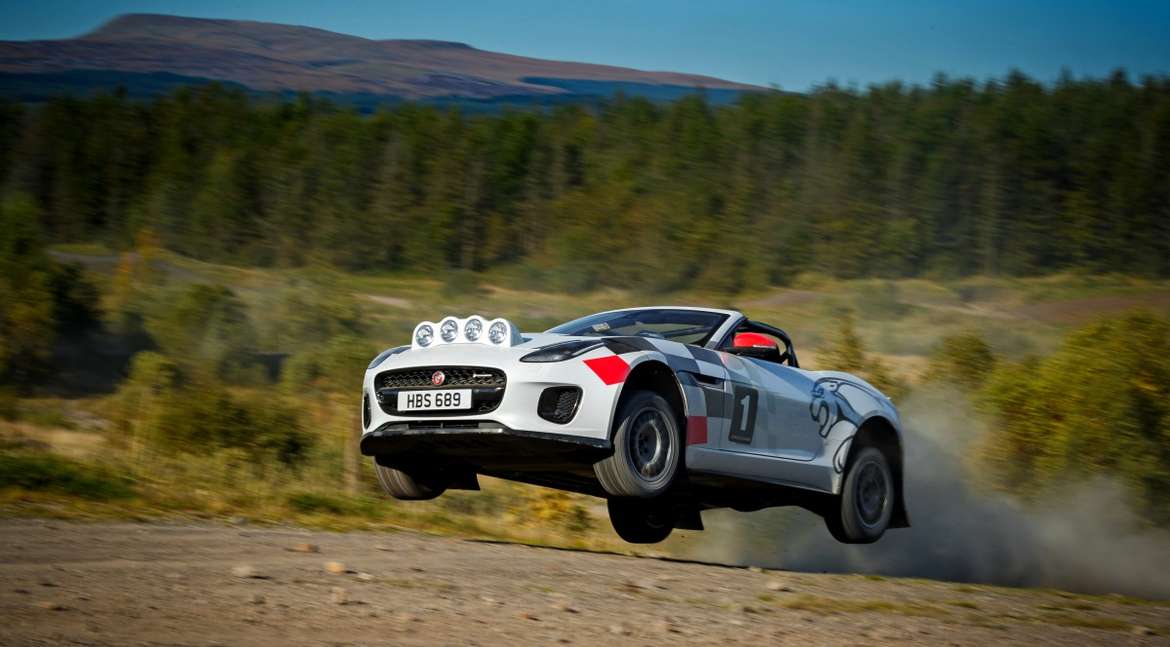 Jaguar выпустил два ралли-кара к юбилею классический спортивной модели