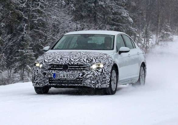 Volkswagen обновит седан и универсал Passat