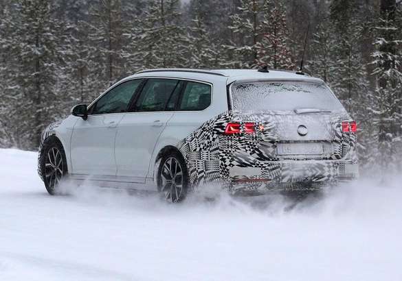 Volkswagen обновит седан и универсал Passat