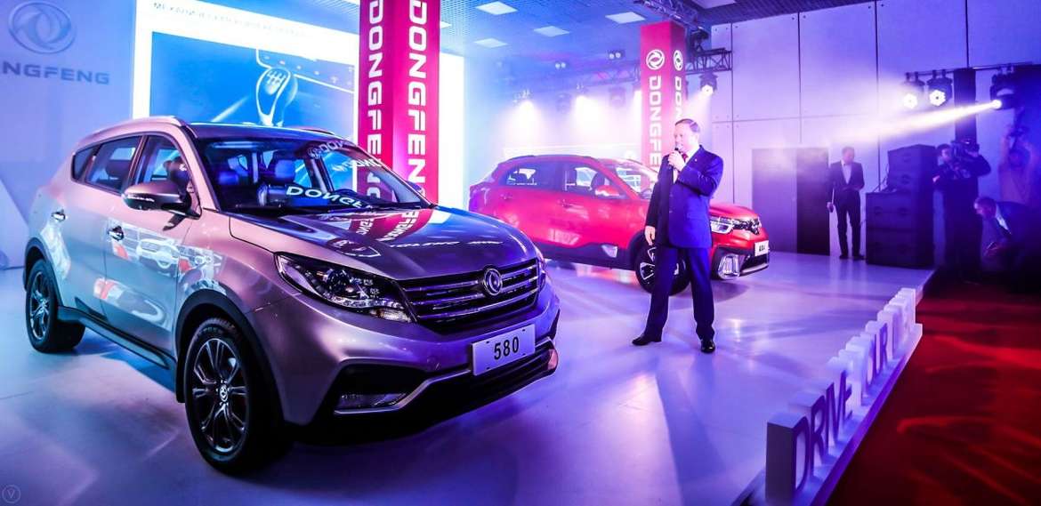 Dongfeng представил в России кроссовер со штатным видеорегистратором