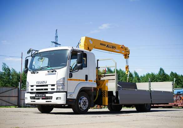 Компания «Мега Драйв» представила линейку грузовиков Isuzu с КМУ