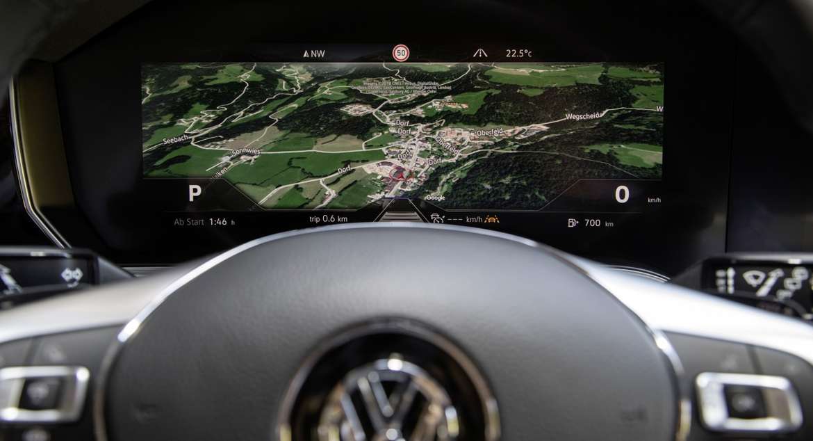 Bosch представил изогнутую приборную панель