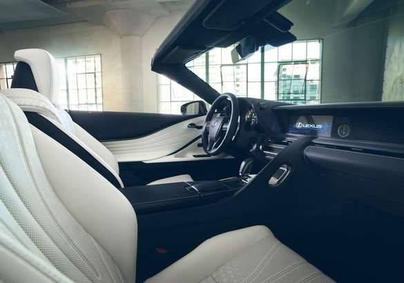 Lexus покажет концепт LC Convertible в Детройте