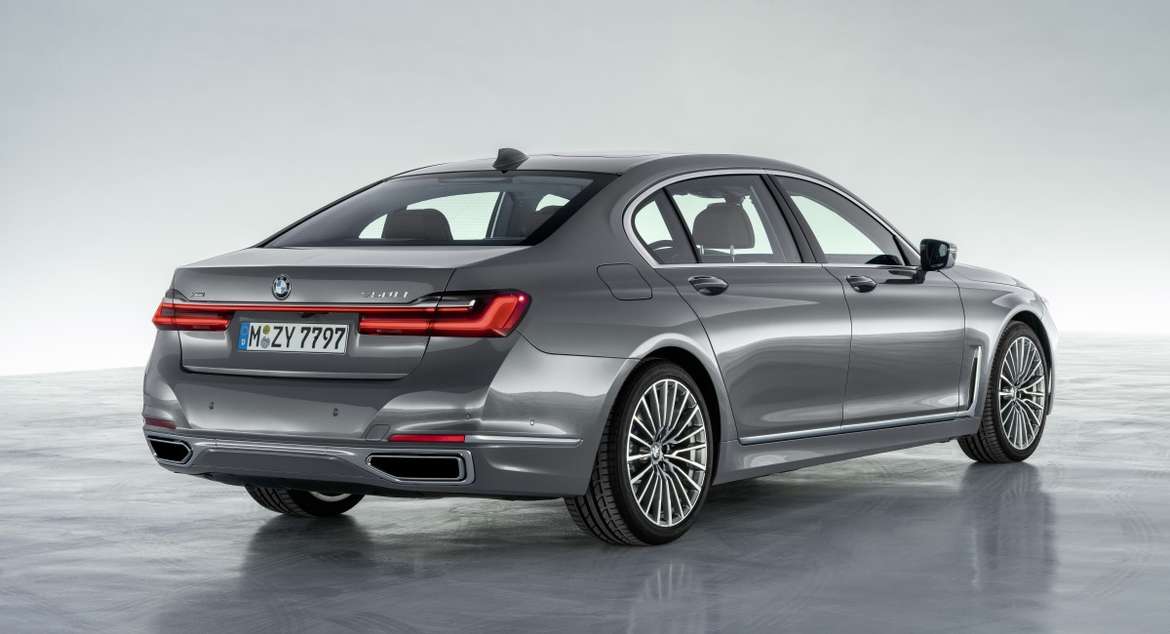 BMW обновила «семерку»