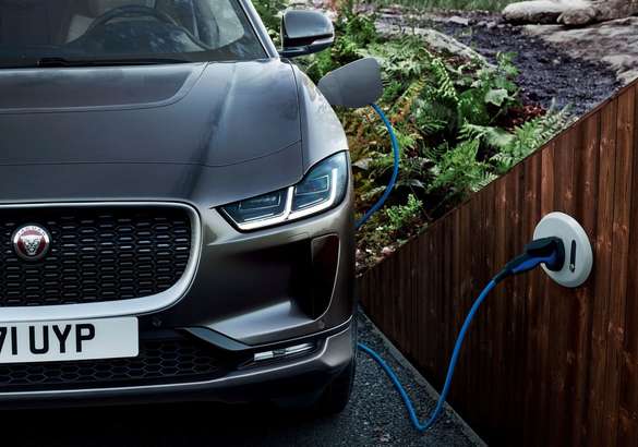 Покупатели электромобиля Jaguar I-Pace получат дополнительный пакет услуг