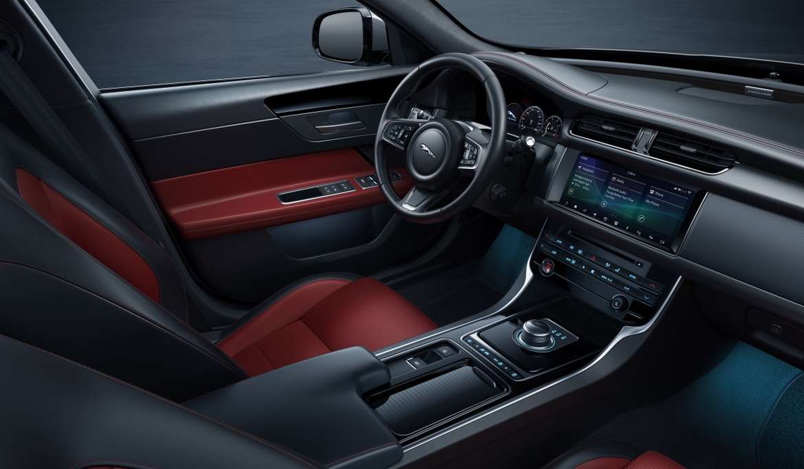 Седан и универсал Jaguar XF получили новую спецверсию