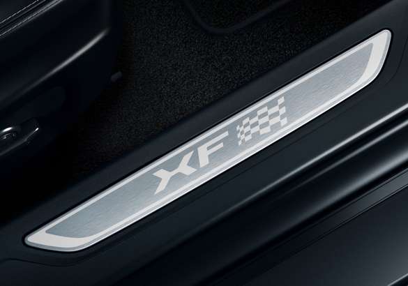 Седан и универсал Jaguar XF получили новую спецверсию