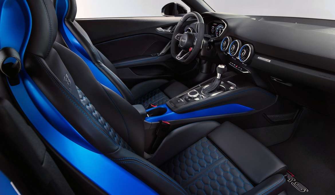 Audi начинает прием заказов на обновленные TT RS Coupe и Roadster