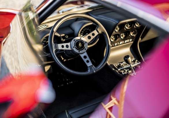 Подразделение Lamborghini отреставрировало суперкар Miura SV