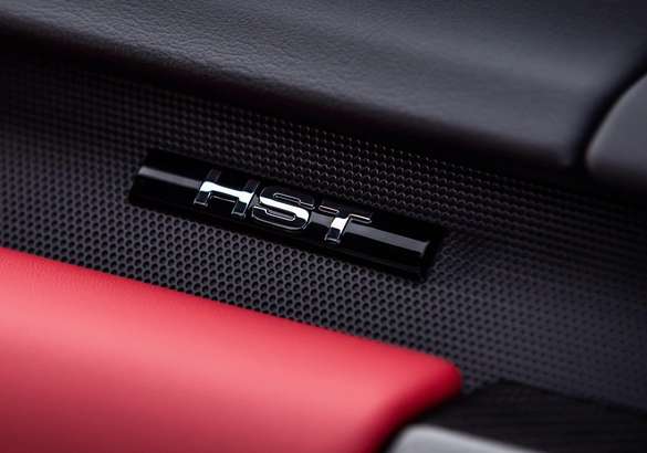 Range Rover Sport получит гибридную спецверсию HST